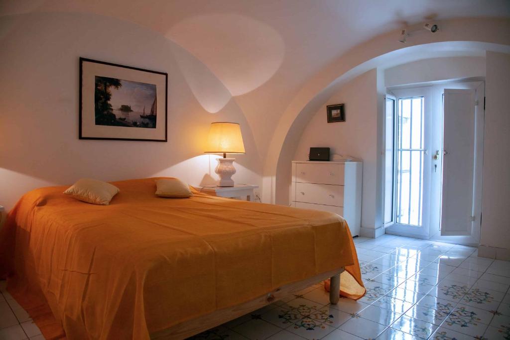 330402560_911088359928745_6172002513618549399_n casa vacanze luxury a Napoli Chiaia